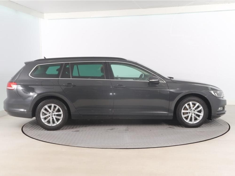 2015 Volkswagen PASSAT - 11