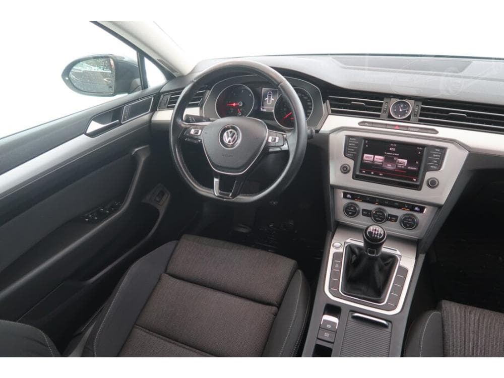 2015 Volkswagen PASSAT - 13