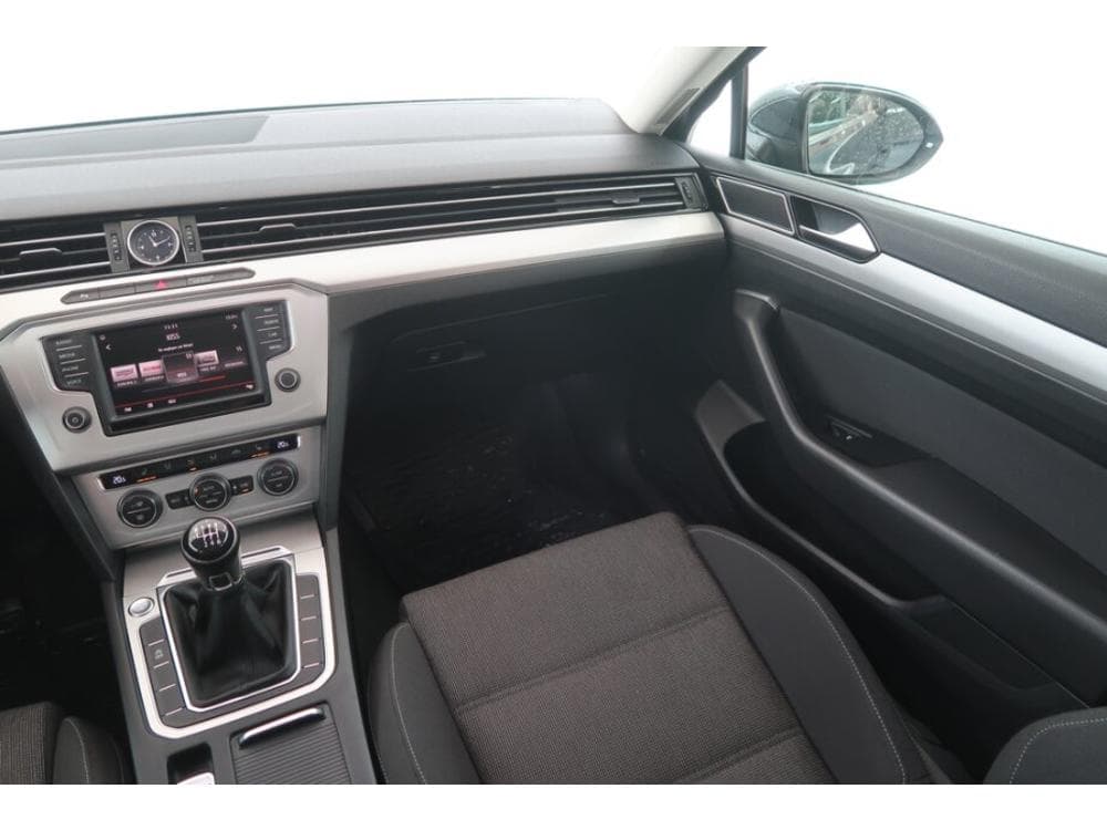 2015 Volkswagen PASSAT - 15