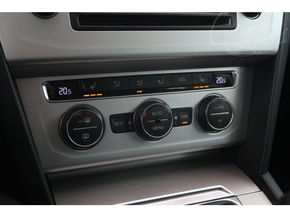 2015 Volkswagen PASSAT - 23