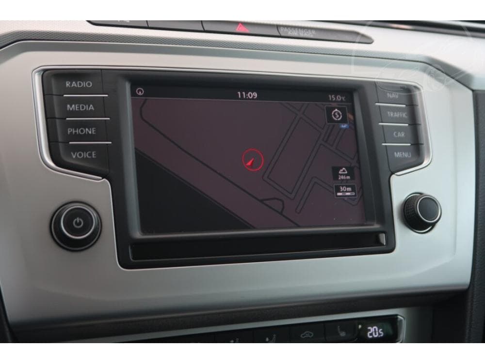2015 Volkswagen PASSAT - 25