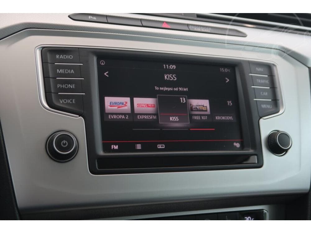 2015 Volkswagen PASSAT - 29