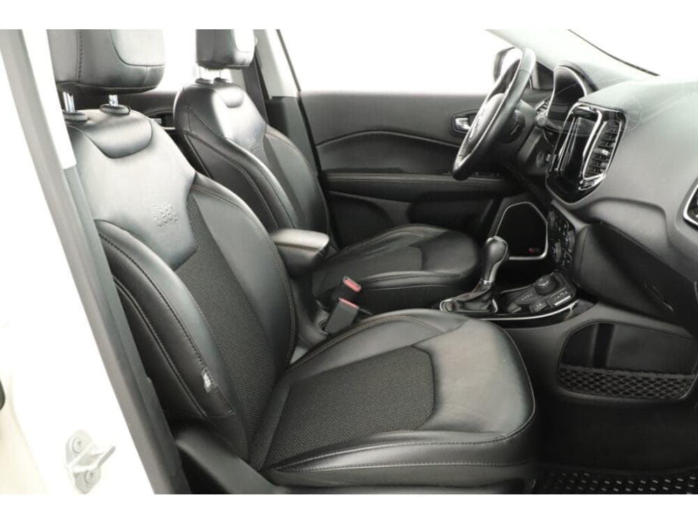 2018 Jeep COMPASS - 33