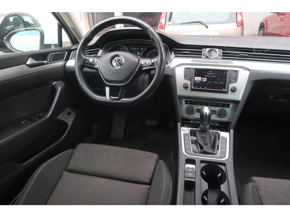 2016 Volkswagen PASSAT - 13