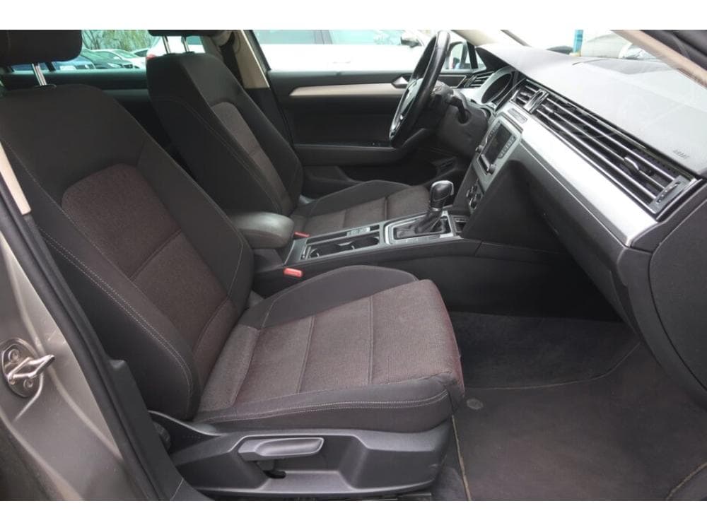 2016 Volkswagen PASSAT - 17