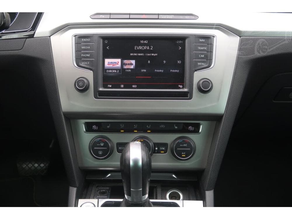 2016 Volkswagen PASSAT - 21