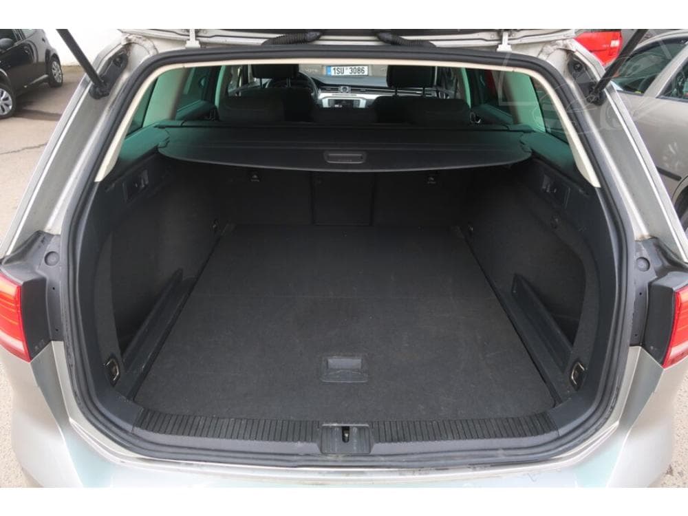 2016 Volkswagen PASSAT - 25