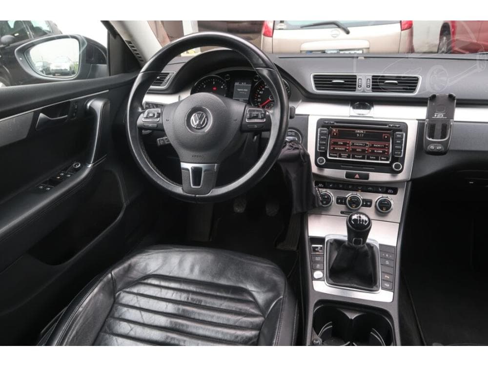 2012 Volkswagen PASSAT - 7