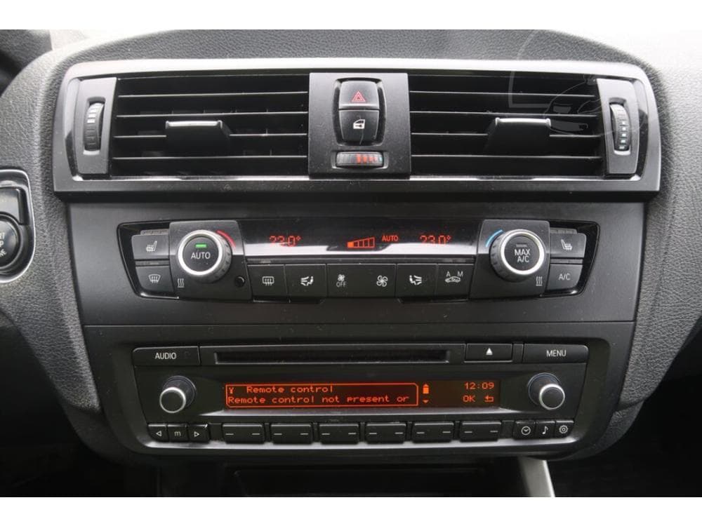 2013 BMW 1-SERIES - 12