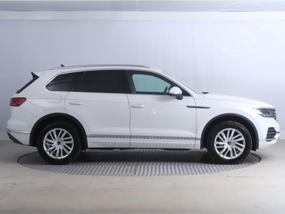 2020 Volkswagen TOUAREG - 11