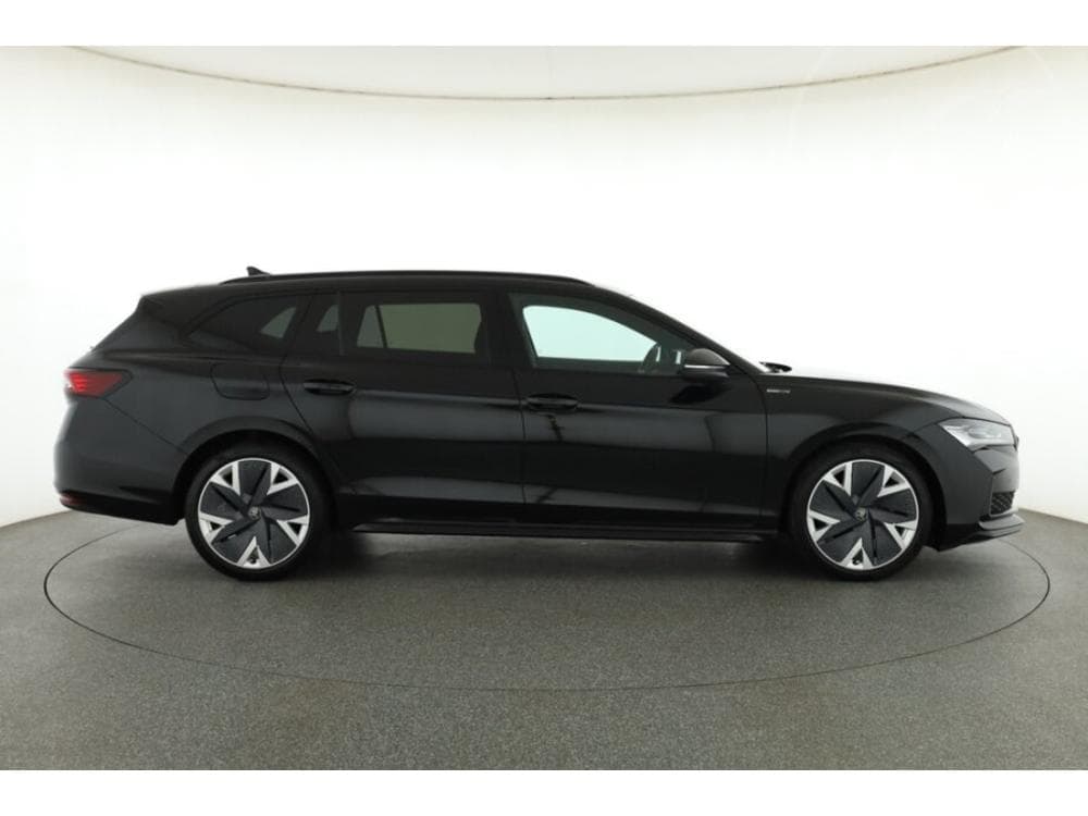 2025 Škoda SUPERB - 11
