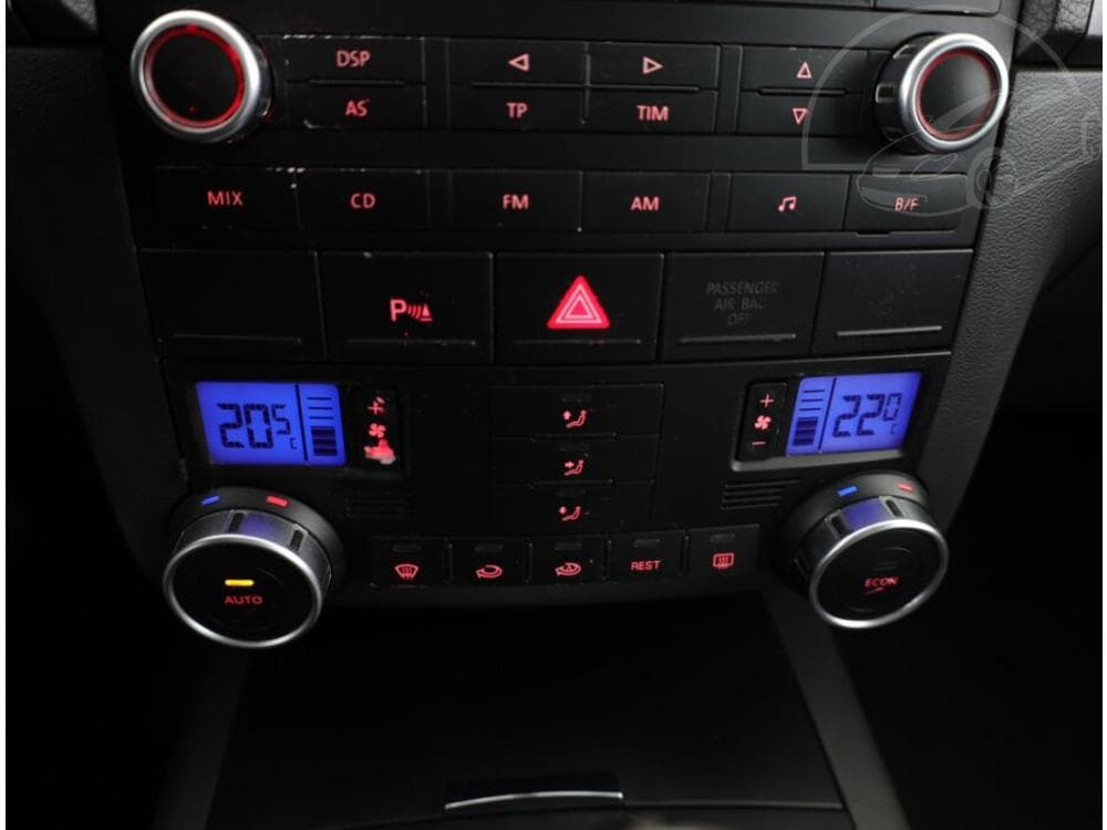 2005 Volkswagen TOUAREG - 11
