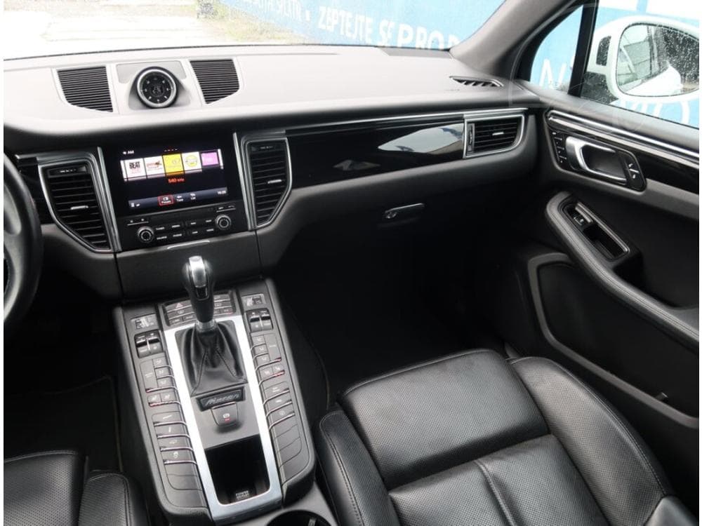 2017 Porsche MACAN - 22