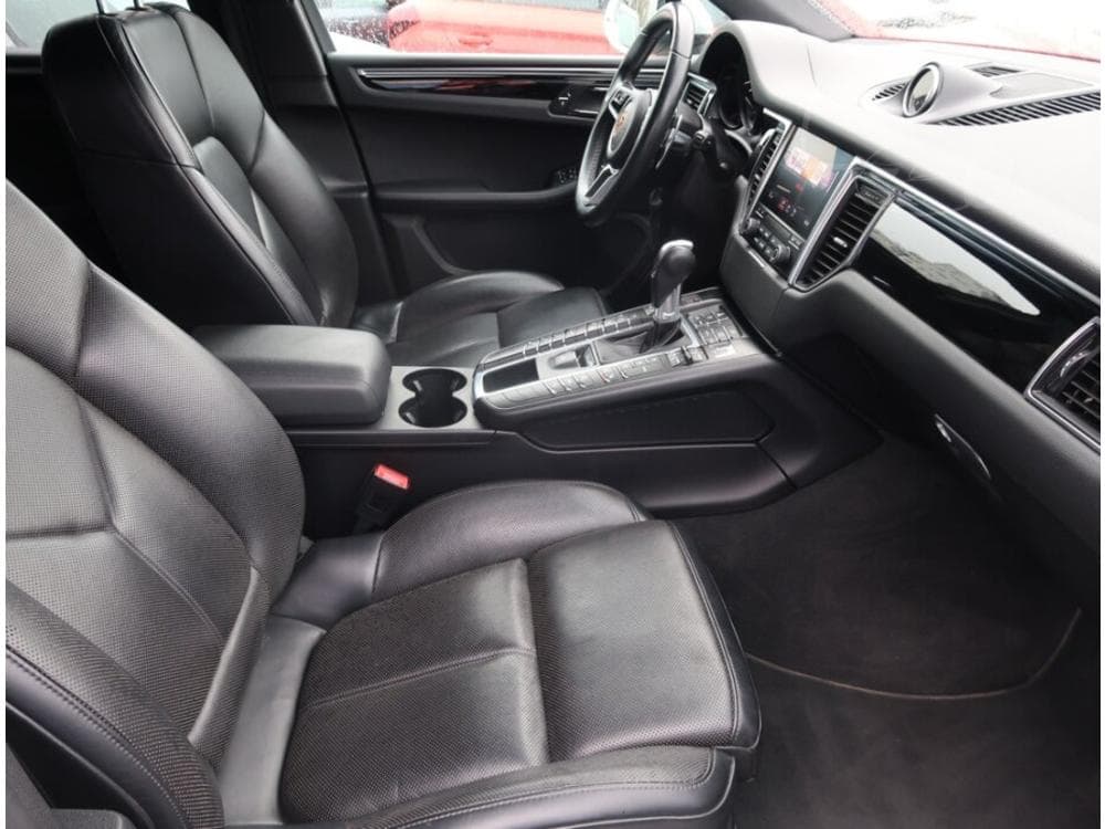 2017 Porsche MACAN - 25