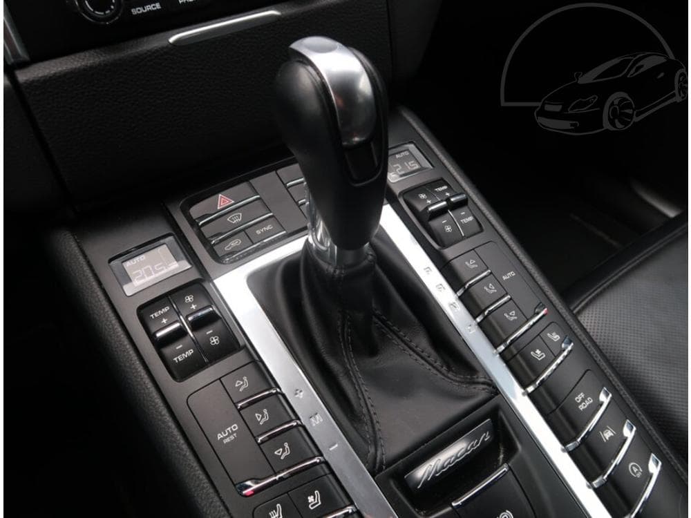 2017 Porsche MACAN - 37