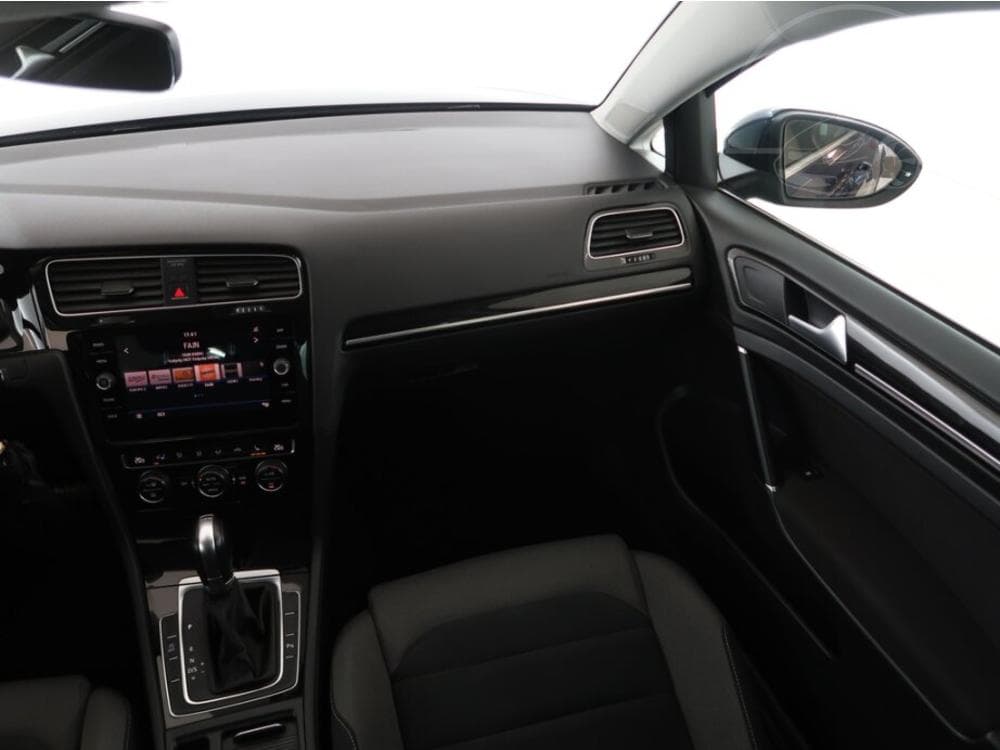 2017 Volkswagen GOLF - 29