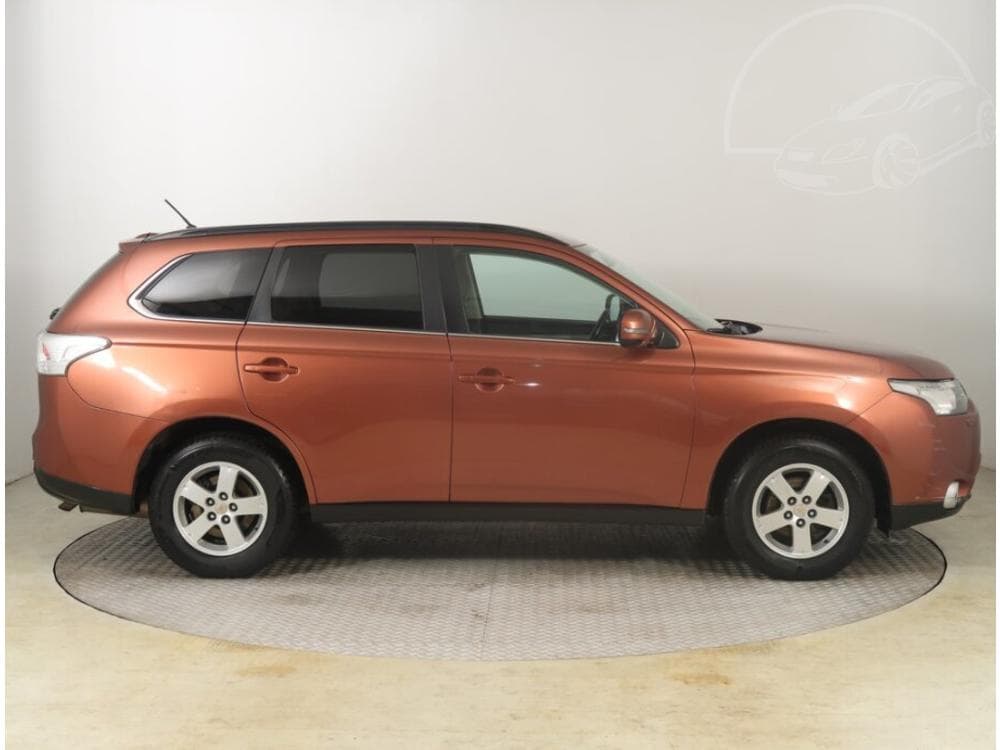 2013 Mitsubishi OUTLANDER - 11