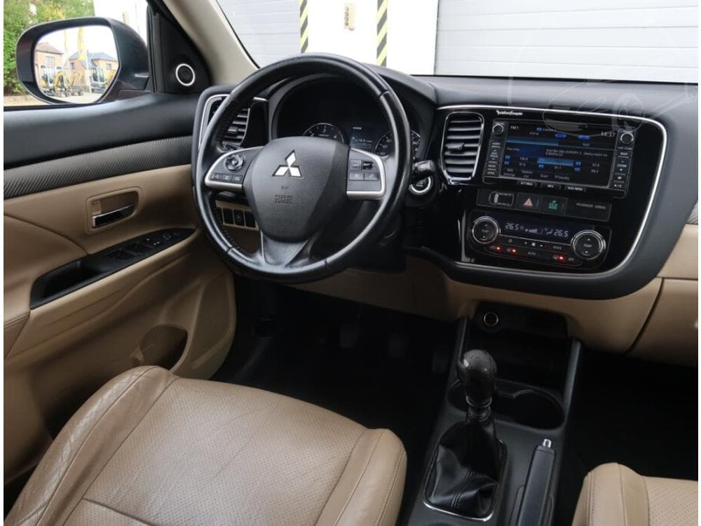 2013 Mitsubishi OUTLANDER - 13