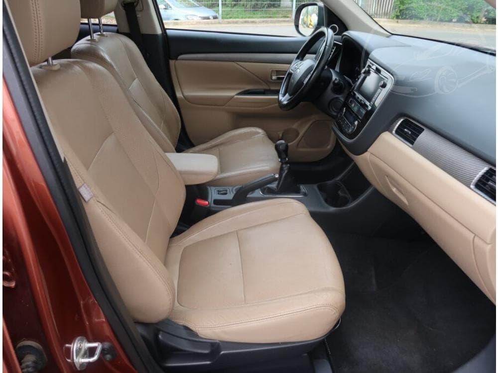 2013 Mitsubishi OUTLANDER - 17