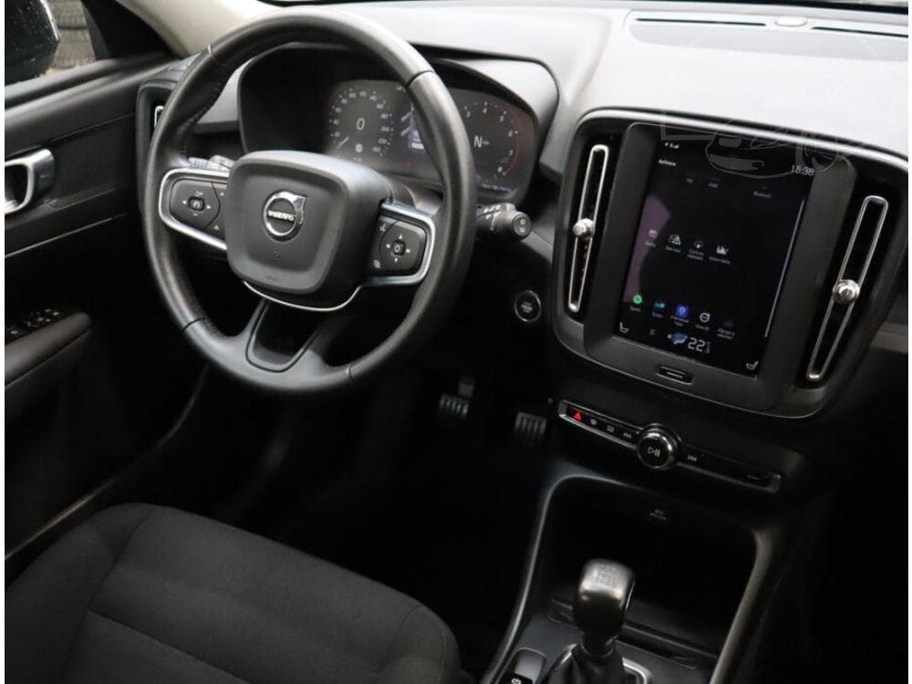 2020 Volvo XC40 - 13