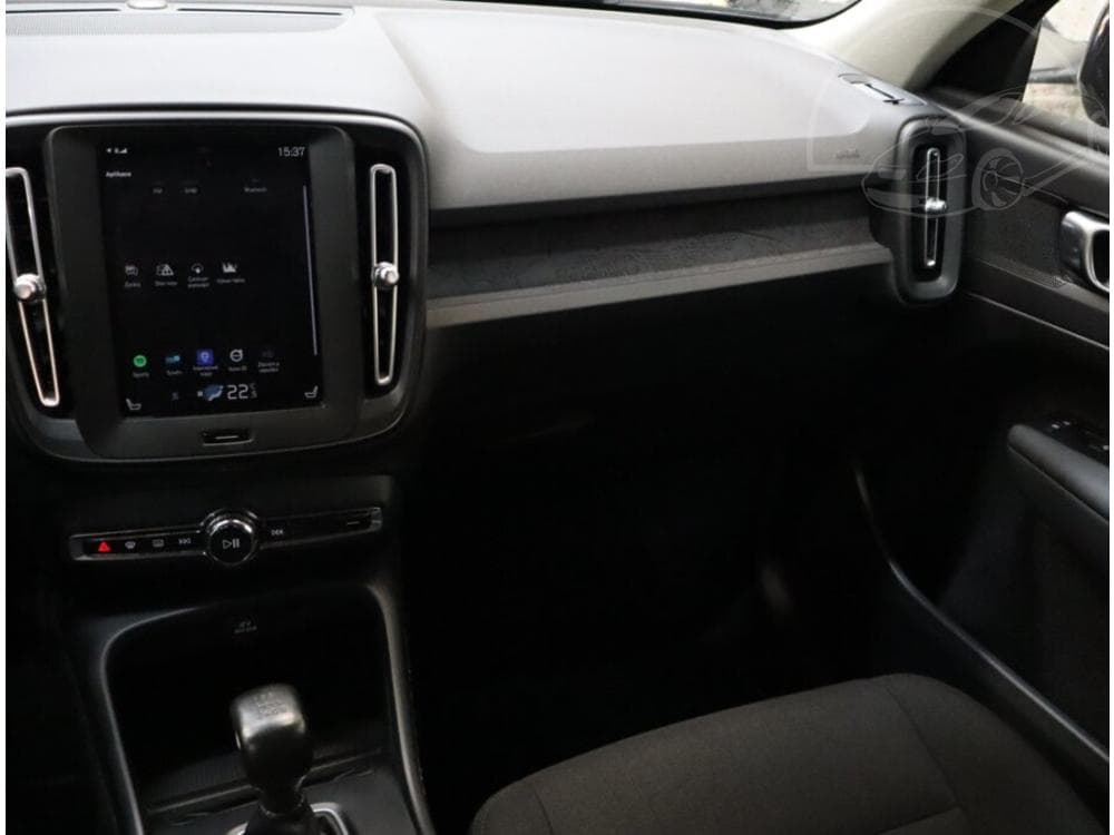 2020 Volvo XC40 - 15