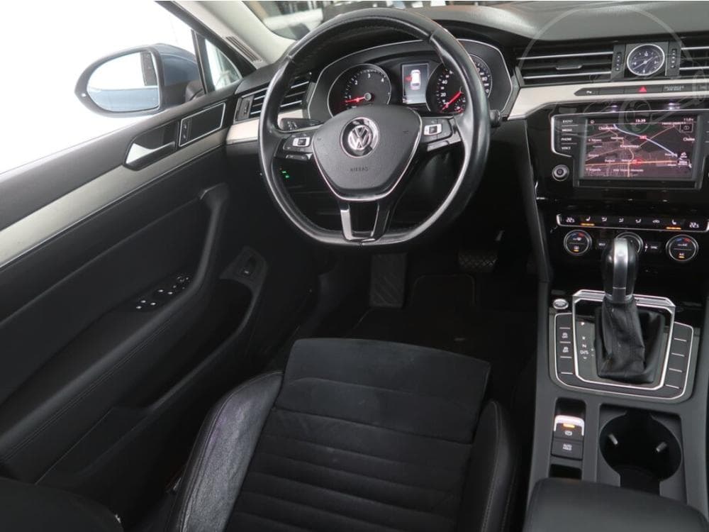 2016 Volkswagen PASSAT - 25