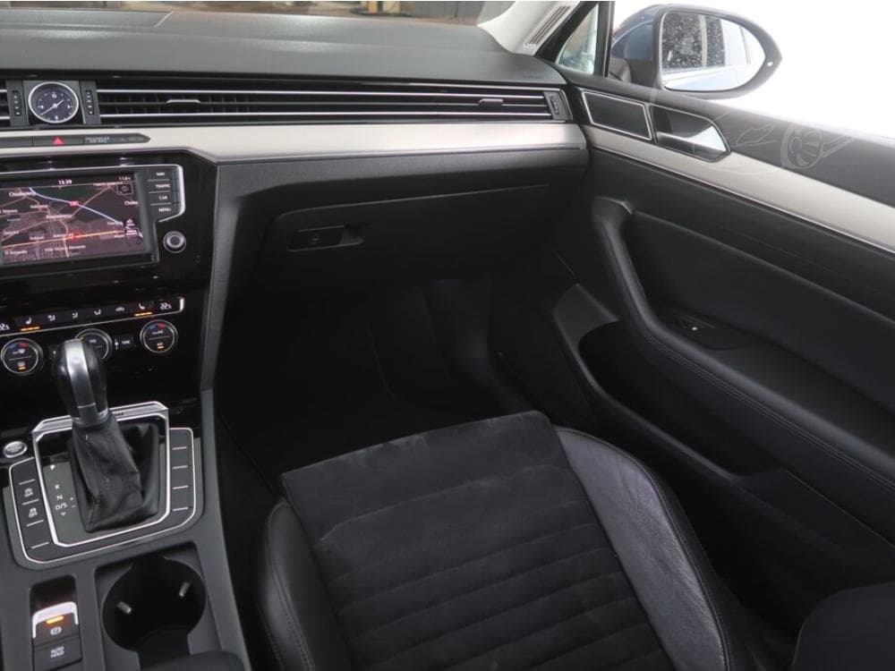 2016 Volkswagen PASSAT - 29