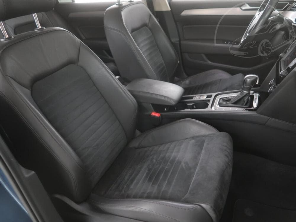 2016 Volkswagen PASSAT - 33