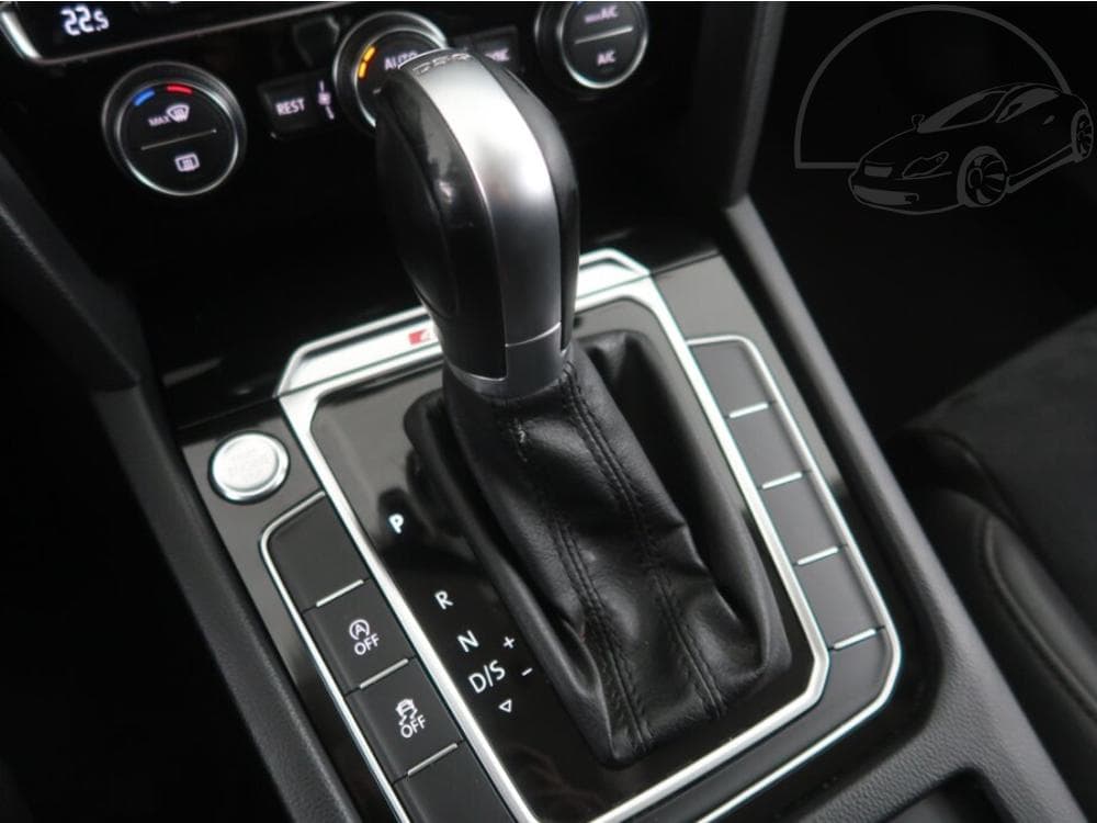 2016 Volkswagen PASSAT - 49