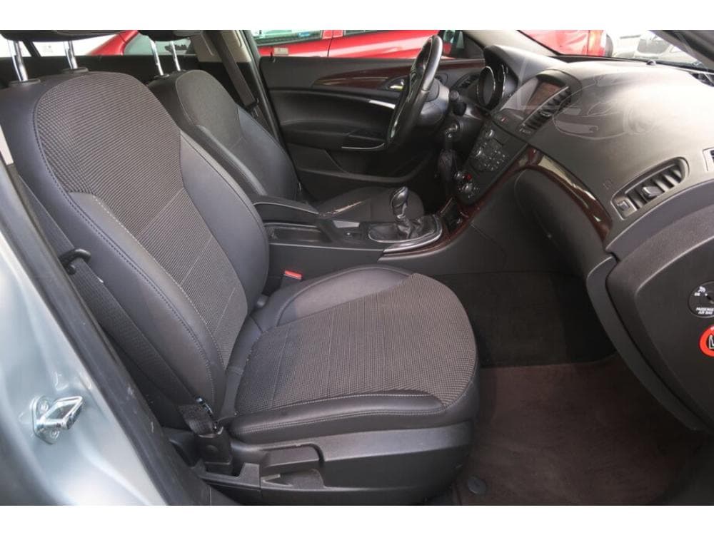 2010 Opel INSIGNIA - 9