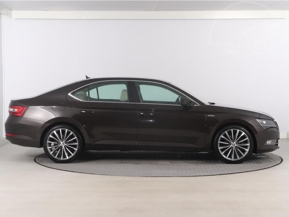 2017 Škoda SUPERB - 11