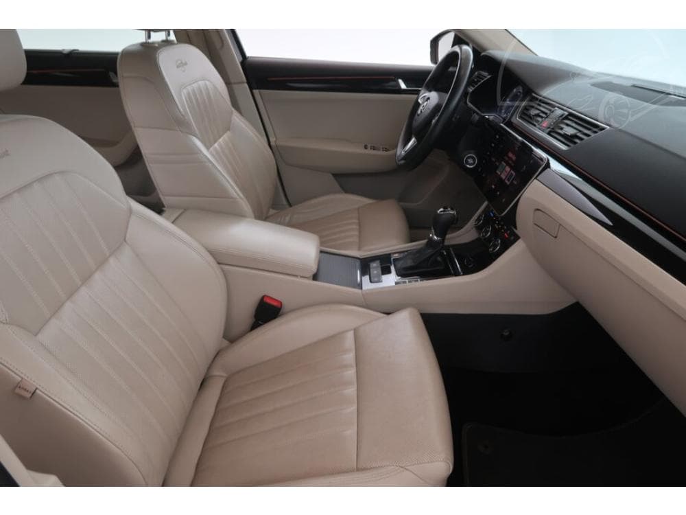 2017 Škoda SUPERB - 17