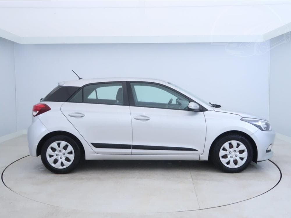 2017 Hyundai i20 - 11