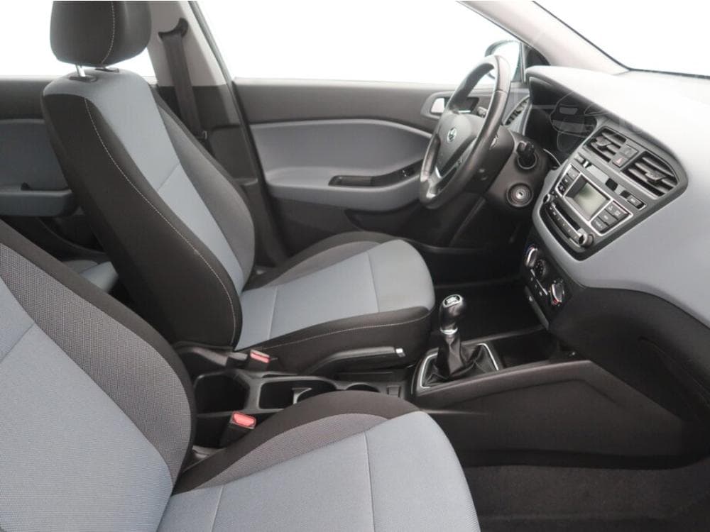 2017 Hyundai i20 - 17