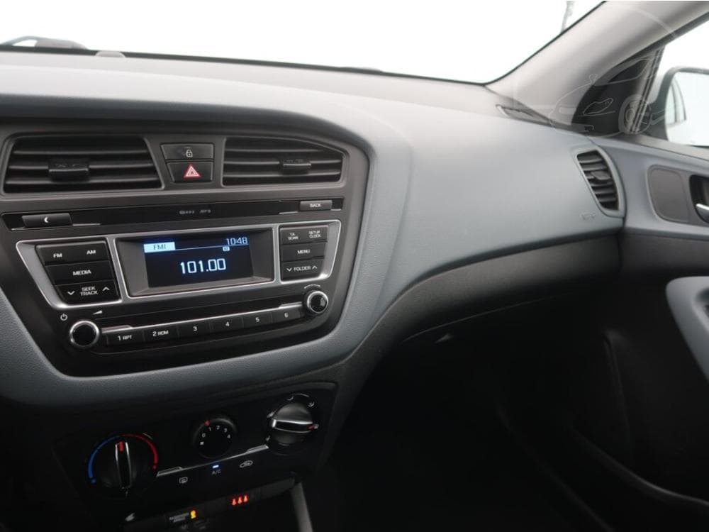2017 Hyundai i20 - 23