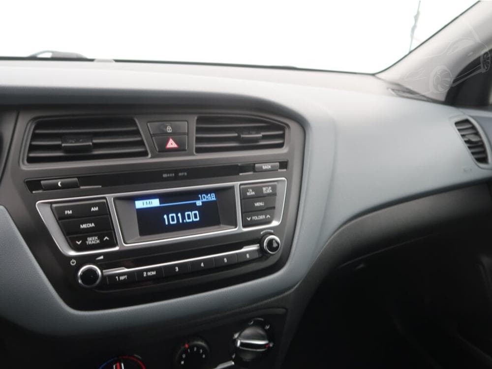 2017 Hyundai i20 - 27