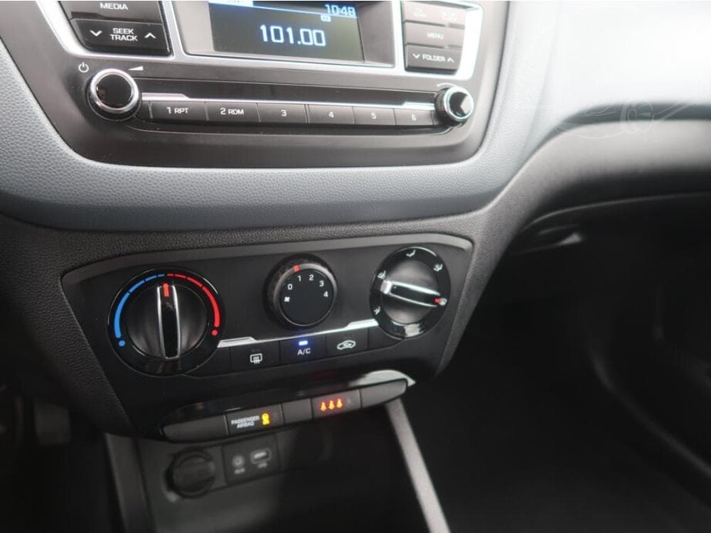 2017 Hyundai i20 - 29