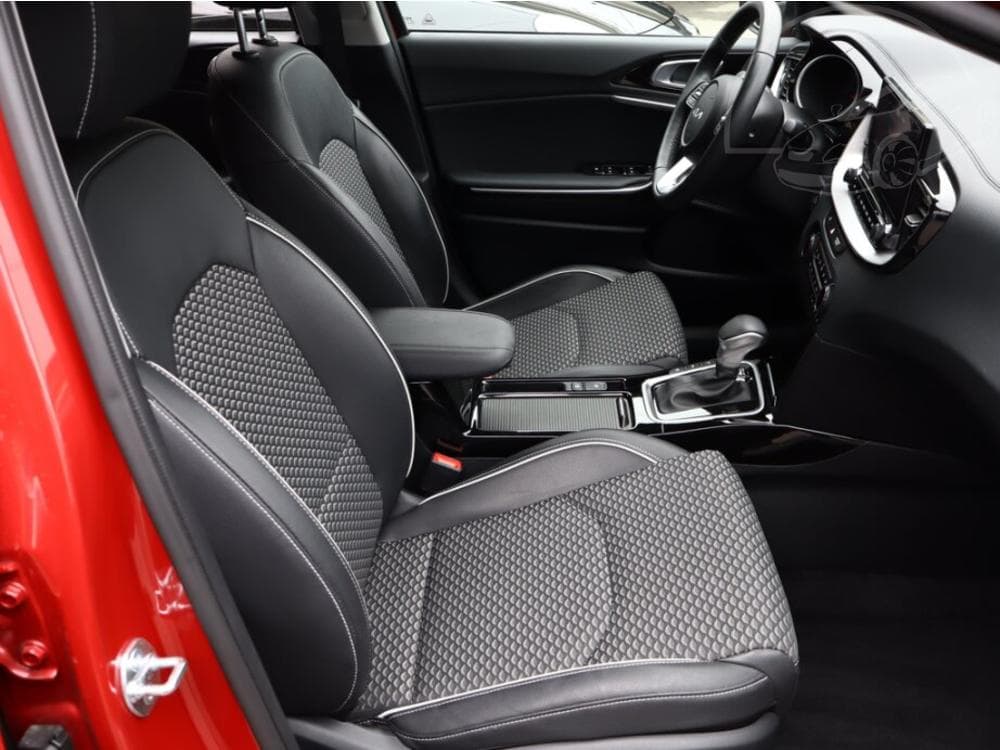 2025 Kia XCEED - 19