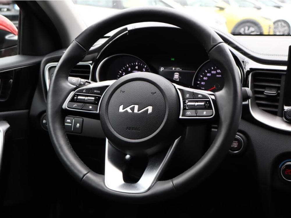 2025 Kia XCEED - 40