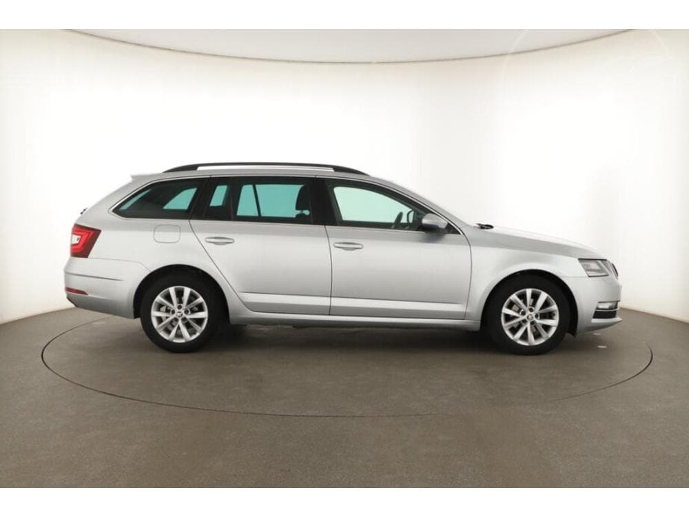 2018 Škoda OCTAVIA - 11