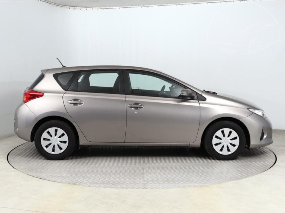 2013 Toyota AURIS - 11