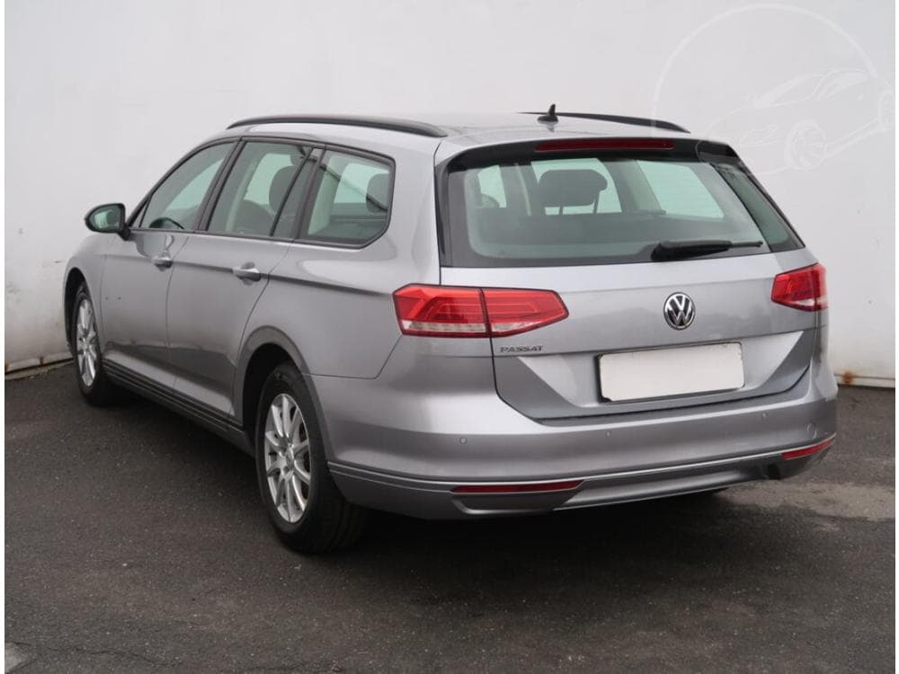 2019 Volkswagen PASSAT - 10