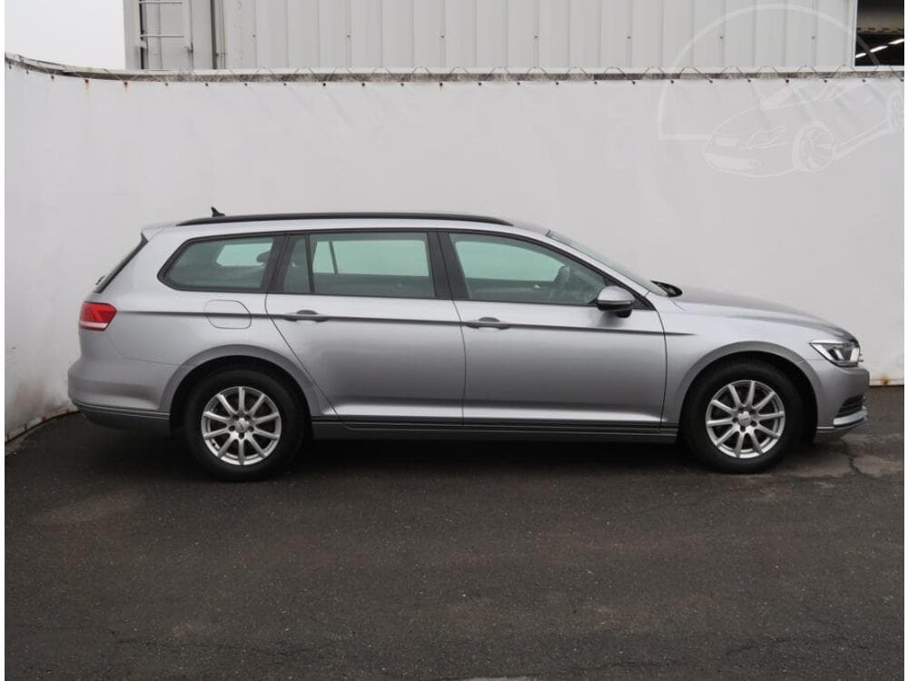 2019 Volkswagen PASSAT - 16