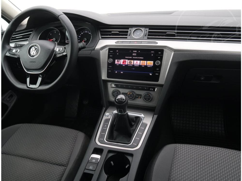 2019 Volkswagen PASSAT - 19