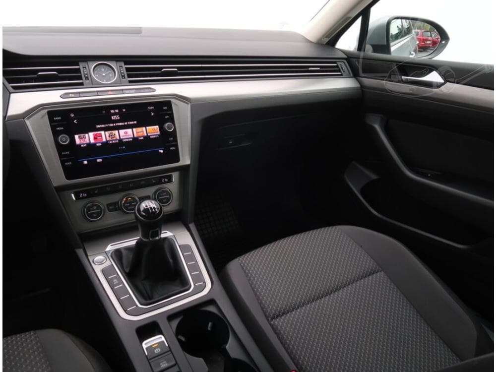2019 Volkswagen PASSAT - 22
