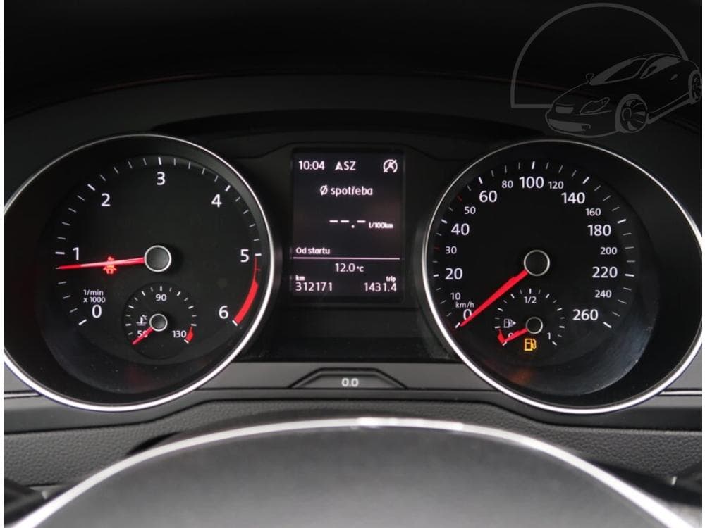 2019 Volkswagen PASSAT - 31