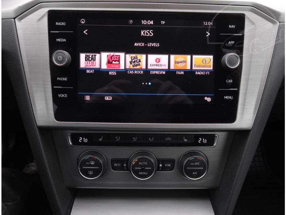 2019 Volkswagen PASSAT - 34