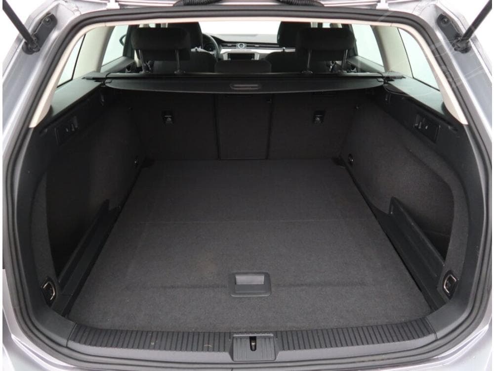 2019 Volkswagen PASSAT - 40