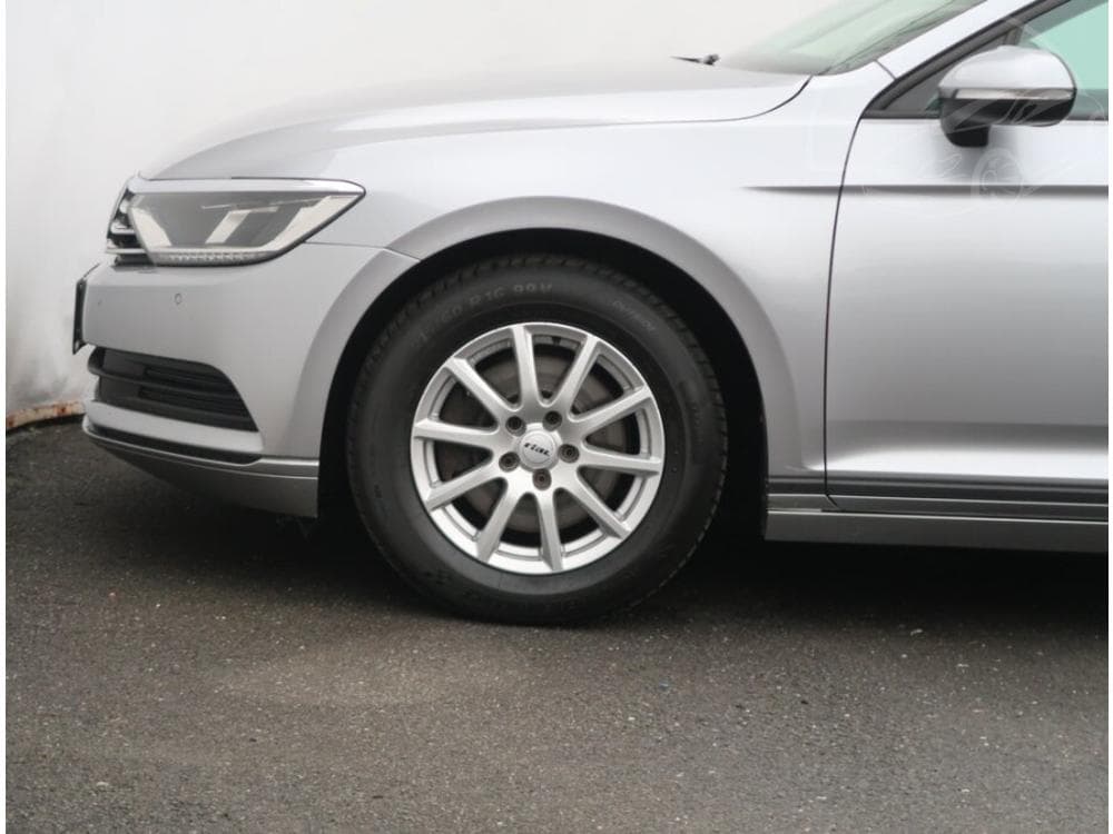 2019 Volkswagen PASSAT - 43