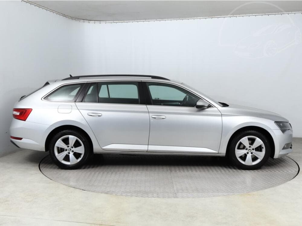 2018 Škoda SUPERB - 16